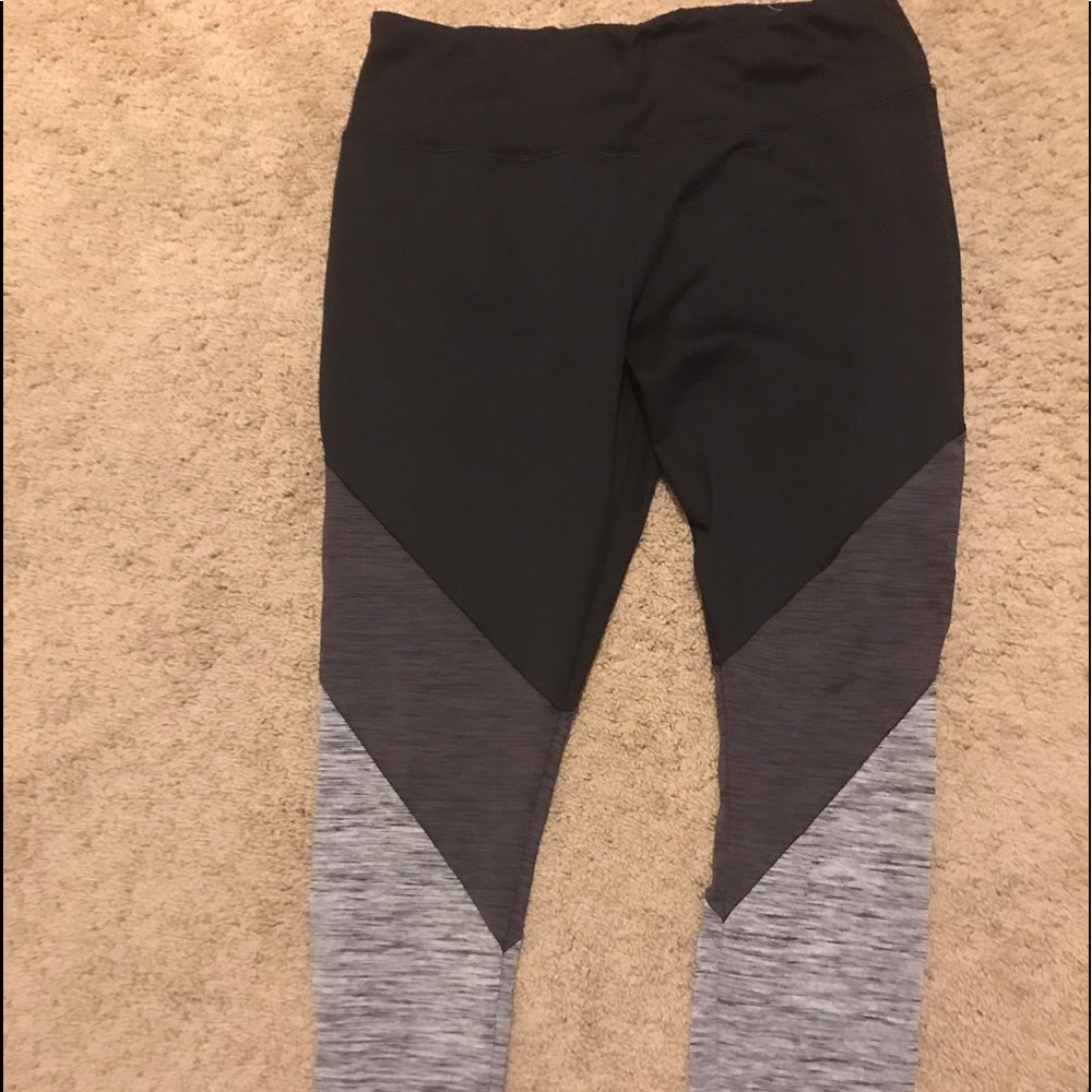 Maurices In Motion leggings. Size L, EUC